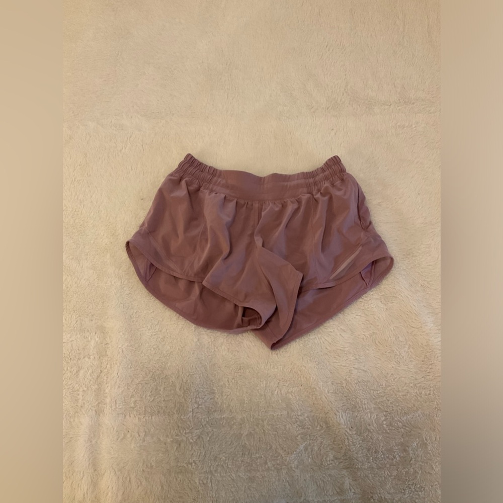 LULULEMON Hotty Hot 2.5 Regular Light Pink Shorts